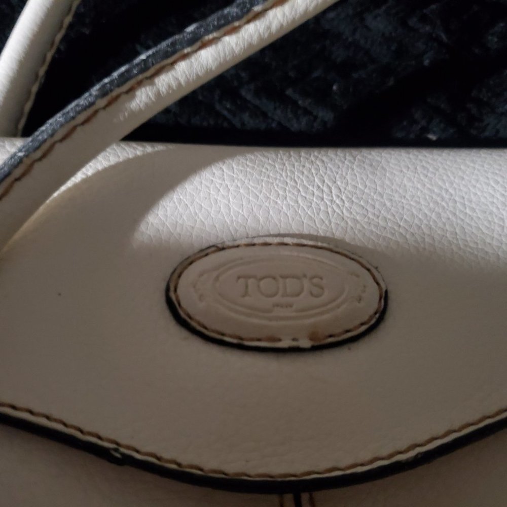 TOD’S Corniche Wave White Pebble leather.